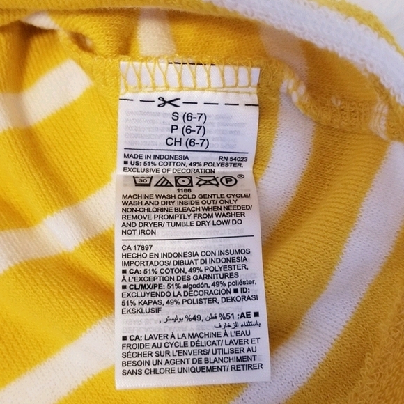 🆕️  Striped Sweater with Rainbow Armband - Picture 4 of 7